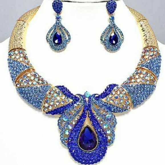 Boutique Jewelry - Crystal Teardrop Necklace